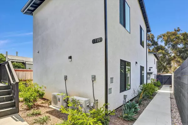 San Diego, CA 92103,1235 1239 Lincoln AVE