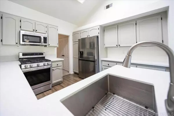 Temecula, CA 92592,45077 Putting Green CT