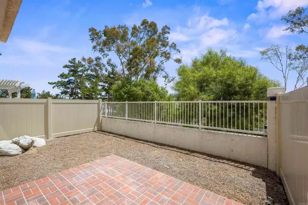 Oceanside, CA 92057,1298 El Mercado WAY #B