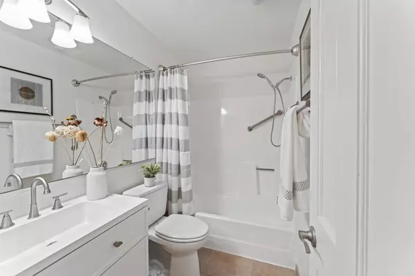 San Diego, CA 92122,6330 Genesee Ave #220