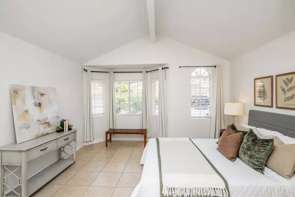 Oceanside, CA 92056,2206 Luz WAY