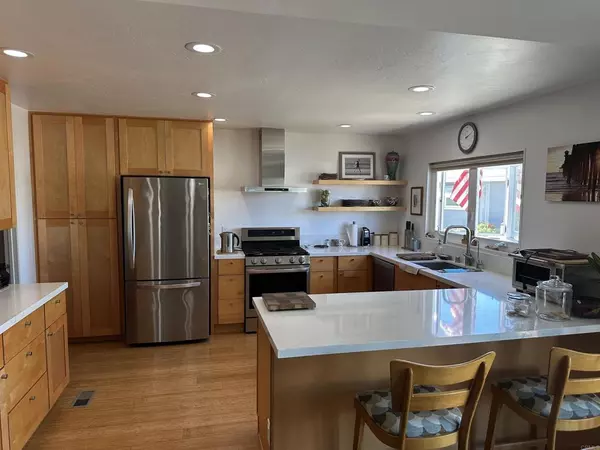 Oceanside, CA 92057,1477 Pioneer CIR