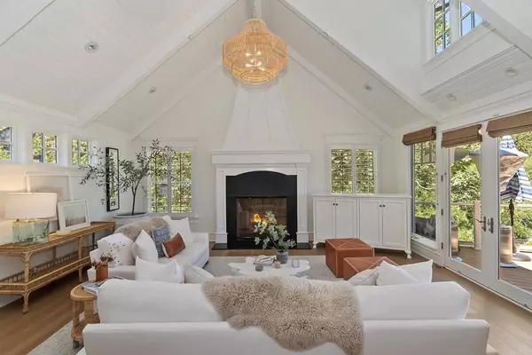 Lake Arrowhead, CA 92352,27567 W Shore RD