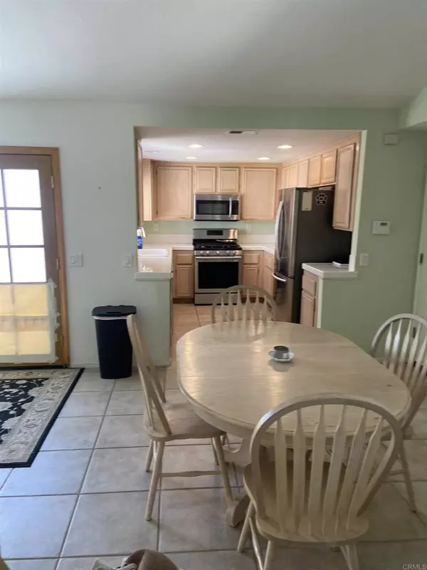 Escondido, CA 92026,1598 Via Salerno