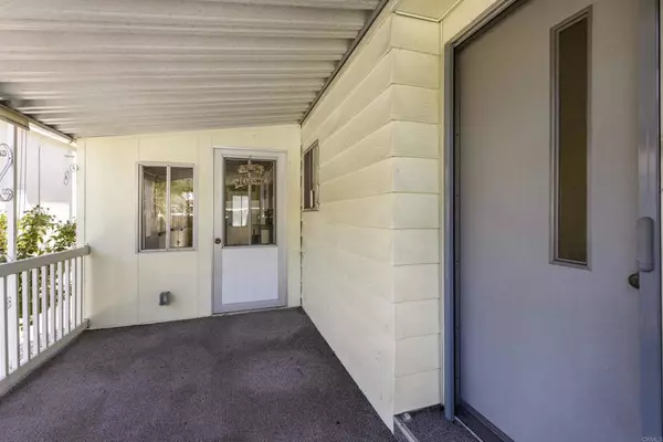 Escondido, CA 92026,8975 Lawrence Welk #2