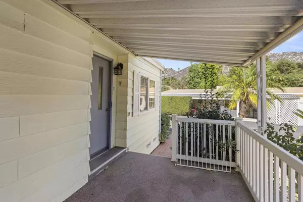 Escondido, CA 92026,8975 Lawrence Welk #2