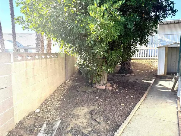 Escondido, CA 92027,1380 Oak Hill DR #SPC 22