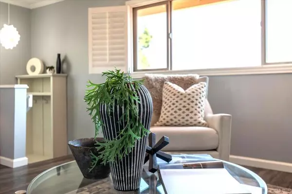 Carlsbad, CA 92009,3137 Avenida Topanga