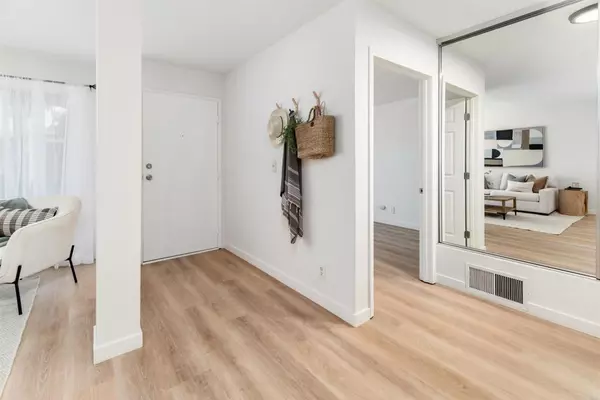 Del Mar, CA 92014,13754 Mango DR #111