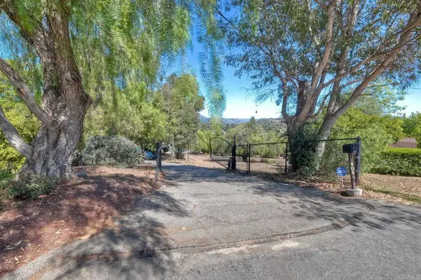 Escondido, CA 92027,1054 Landavo Rancho