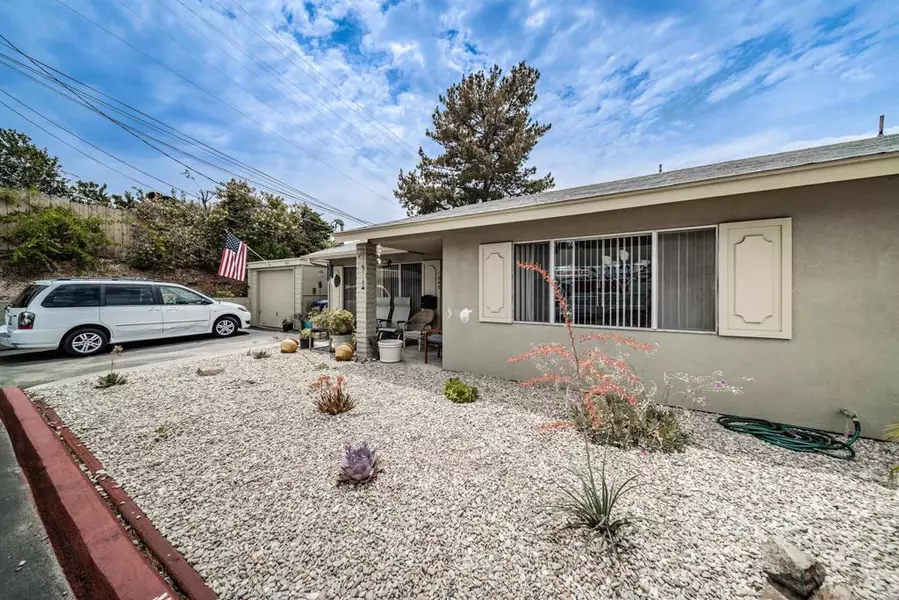 1037 43 Meadowlake DR, Vista, CA 92084