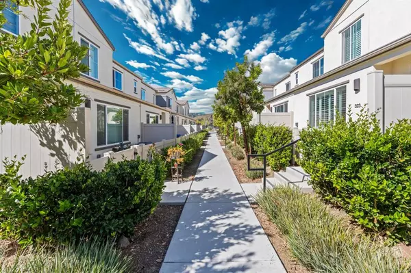 Fallbrook, CA 92028,323 CITRINE TRAIL