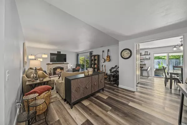 Escondido, CA 92027,623 Highland ST