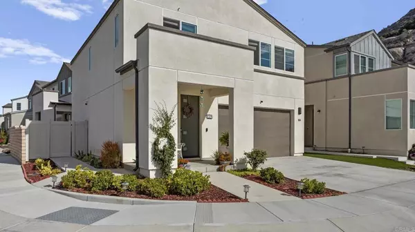 Fallbrook, CA 92028,104 Lipizzan LN