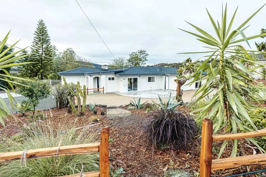 3781 Buena Creek Rd, Vista, CA 92084