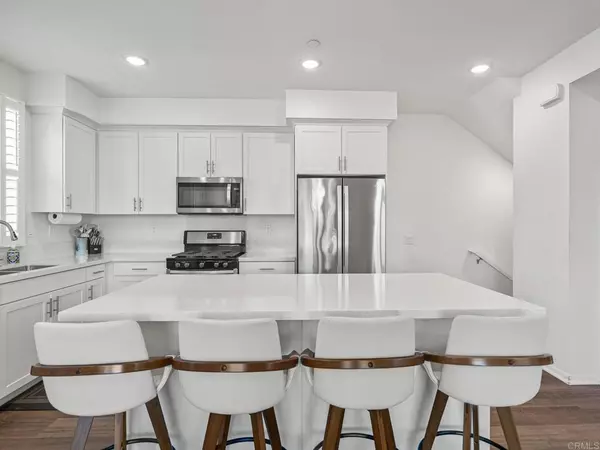 Escondido, CA 92025,2328 Columba