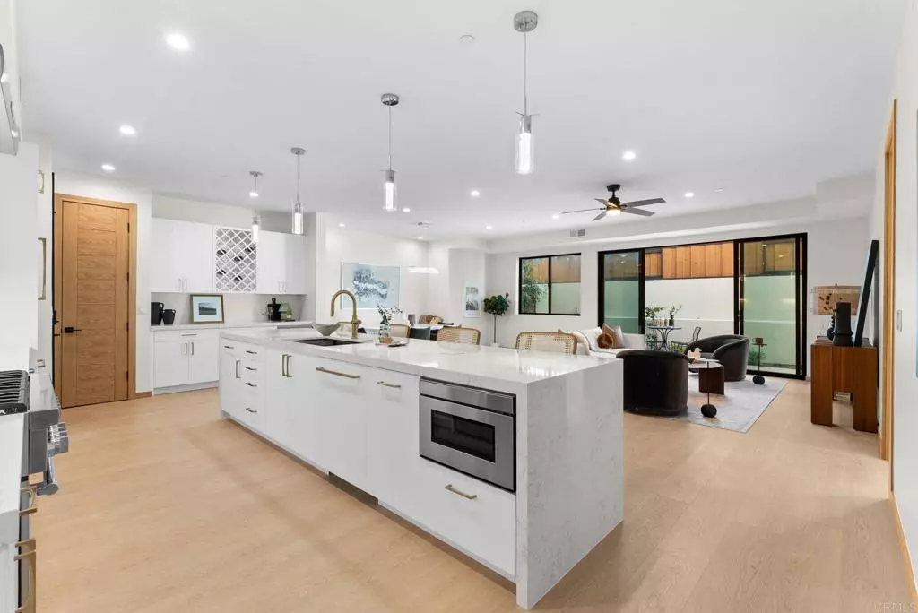 Carlsbad, CA 92008,2670 Roosevelt ST