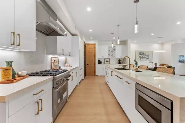 Carlsbad, CA 92008,2670 Roosevelt ST