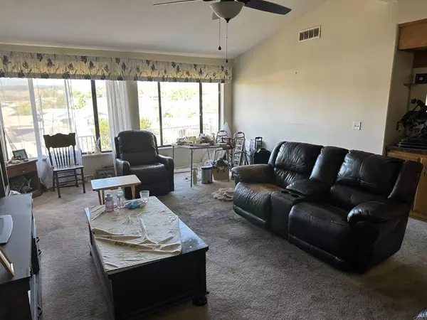 Oceanside, CA 92057,1438 Salem CT