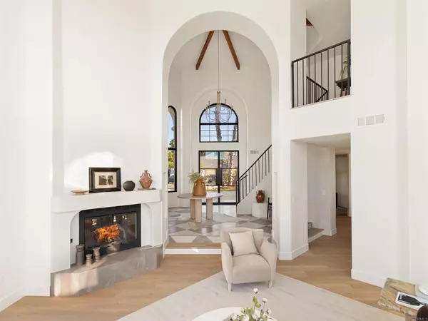 Carlsbad, CA 92009,3010 Cadencia ST