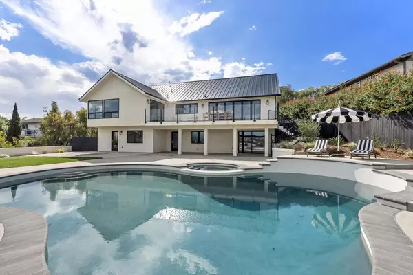 Carlsbad, CA 92008,3920 Holly Brae