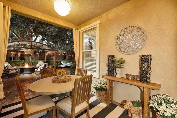 Carlsbad, CA 92009,2588 Ingleton AVE