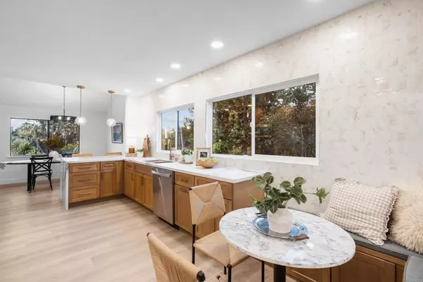 Vista, CA 92084,1657 FOOTHILL DR