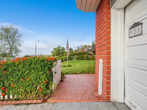 Thousand Oaks, CA 91360,921 Calle Pinata