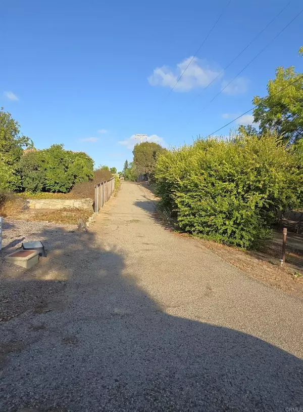 Vista, CA 92081,724 Pomelo DR