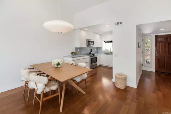 Carlsbad, CA 92009,7323 Calle Luna