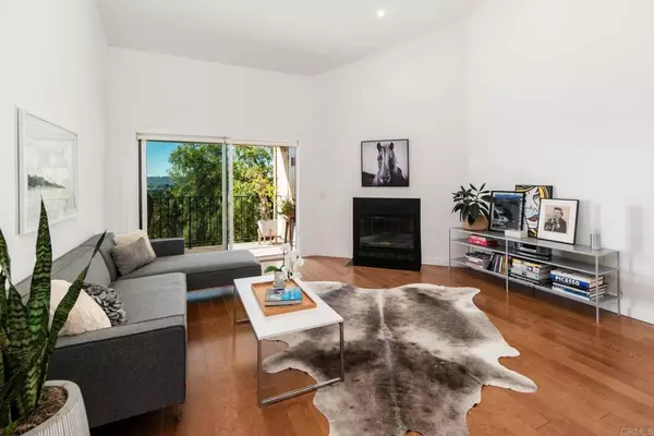 Carlsbad, CA 92009,7323 Calle Luna