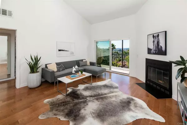 Carlsbad, CA 92009,7323 Calle Luna