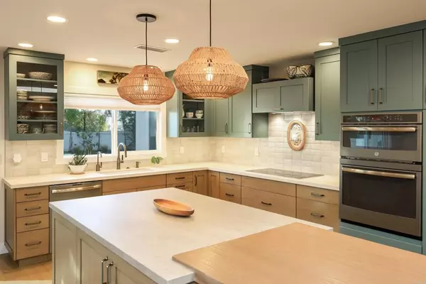 Solana Beach, CA 92057,667 Solana Hills CT