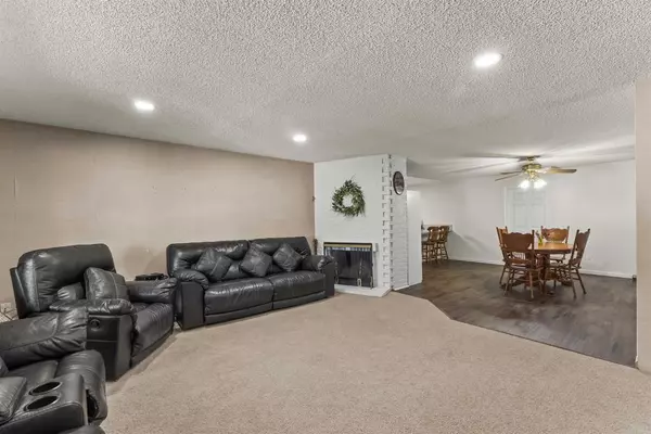 Escondido, CA 92027,1427 Kingston DR