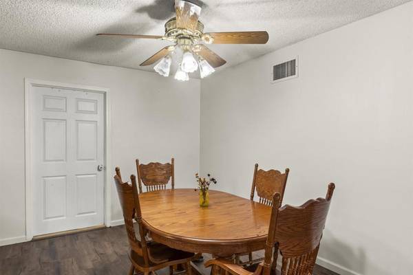 Escondido, CA 92027,1427 Kingston DR