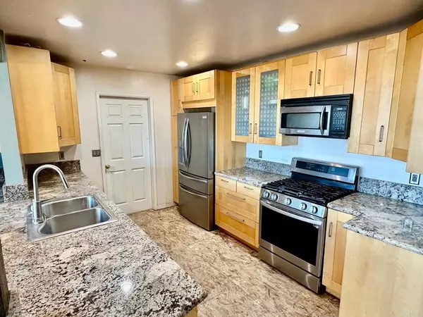 Vista, CA 92081,880 Crest View Rd