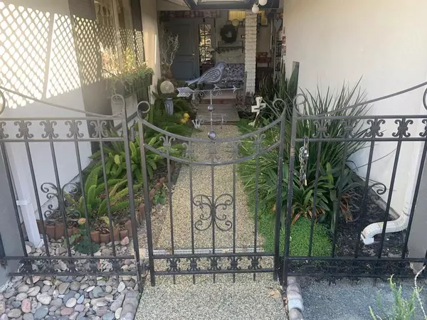 Escondido, CA 92027,1637 Oak Hill