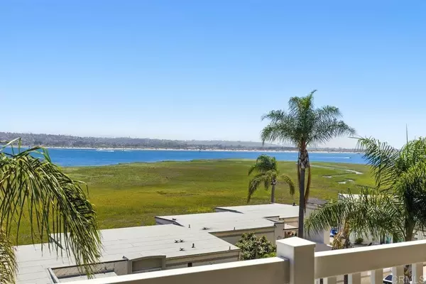 San Diego, CA 92109,4015 Crown Point Drive #308