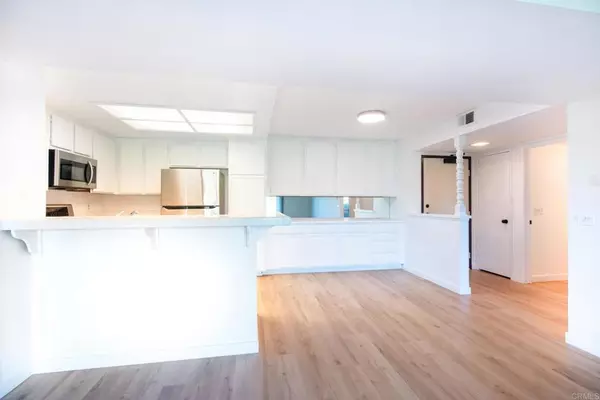 San Diego, CA 92128,12250 Corte Sabio #2103