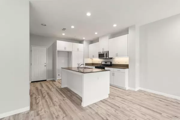 Oxnard, CA 93036,343 American River Ct