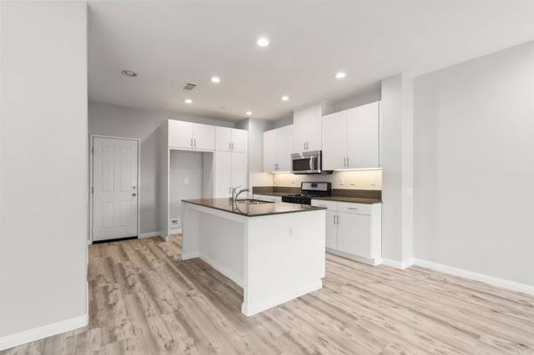 Oxnard, CA 93036,343 American River Ct