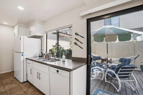 La Jolla, CA 92037,8435 Via Mallorca #92