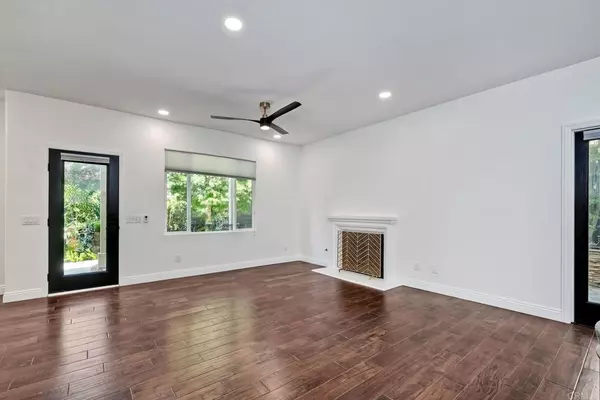 Carlsbad, CA 92011,7393 Portage Way