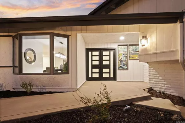 10167 Grandview DR, La Mesa, CA 91941