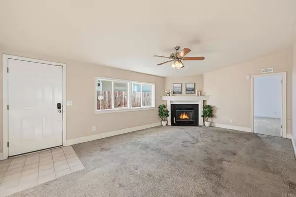 Escondido, CA 92029,2400 W Valley Pkwy #SPC 86