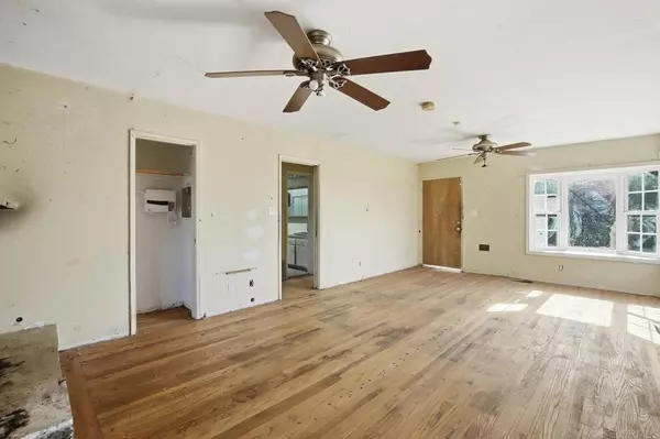 La Jolla, CA 92037,748 Bird Rock AVE