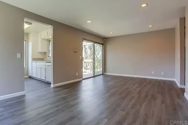 Vista, CA 92083,237 Diamond Way #201