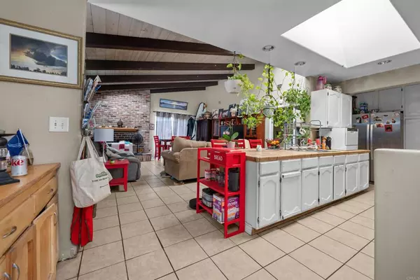 Carlsbad, CA 92008,3575 Madison ST