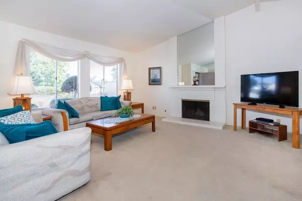 Carlsbad, CA 92010,4427 TRIESTE DR