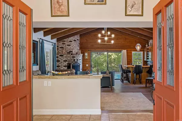 Vista, CA 92084,1285 Hidden Oaks Trail